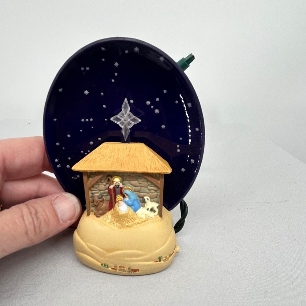 Hallmark Keepsake Ornament‎ Silent Night Nativity Light Magic Music